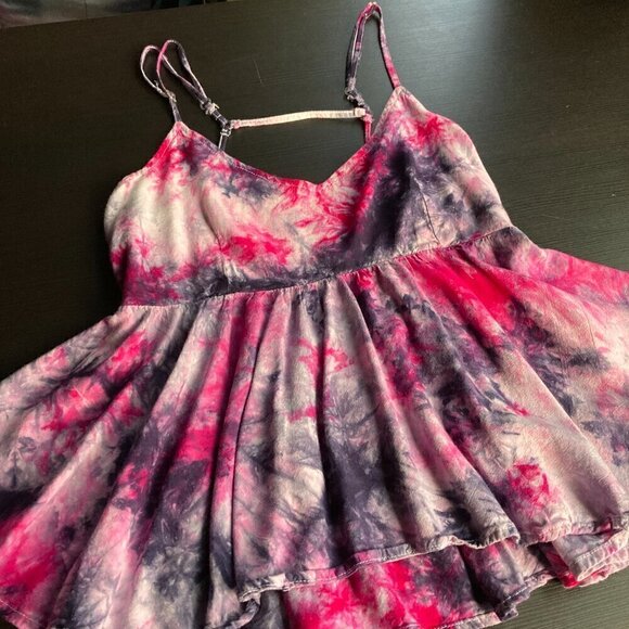 TIE DYE SPAGUETTI STRAP CAMISOLE/WAIST RUFFLE SIZE SMALL OPEN BACK - Picture 3 of 9